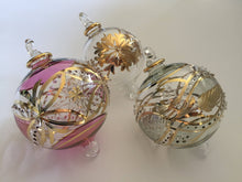 Load image into Gallery viewer, Dandarah (Ships from USA) - Blown Glass Ornament - Garland Green