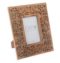 Load image into Gallery viewer, Carved Medallion 4x6 Frame