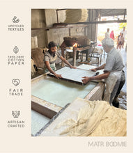 Load image into Gallery viewer, Matr Boomie Fair Trade - Mini notebooks (set of 20) Tray included - Recycled Paper